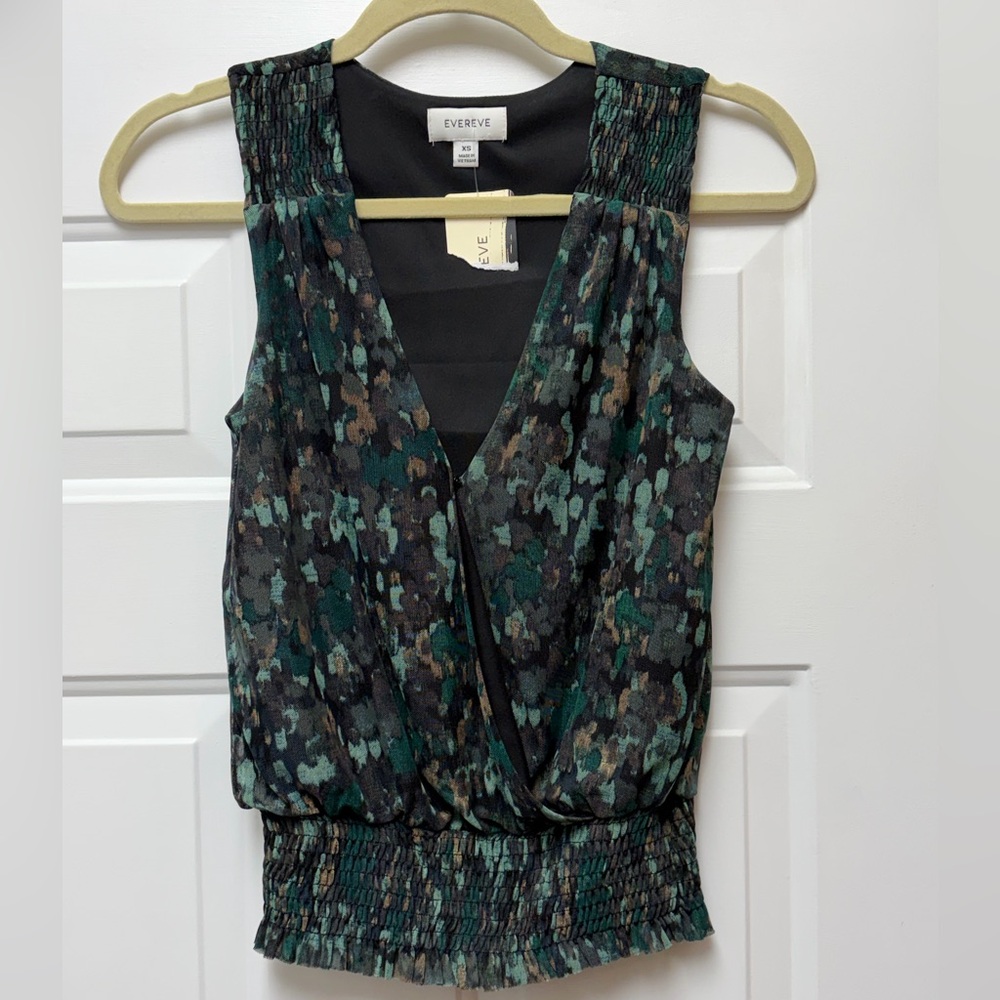 Evereve Green and Black Sleeveless Blouse.
